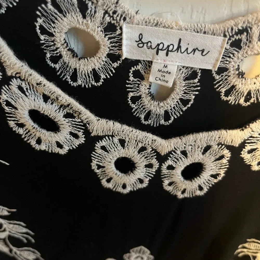 SAPPHIRE Black Top with Cream Embroidery Size Medium - Picture 3 of 3